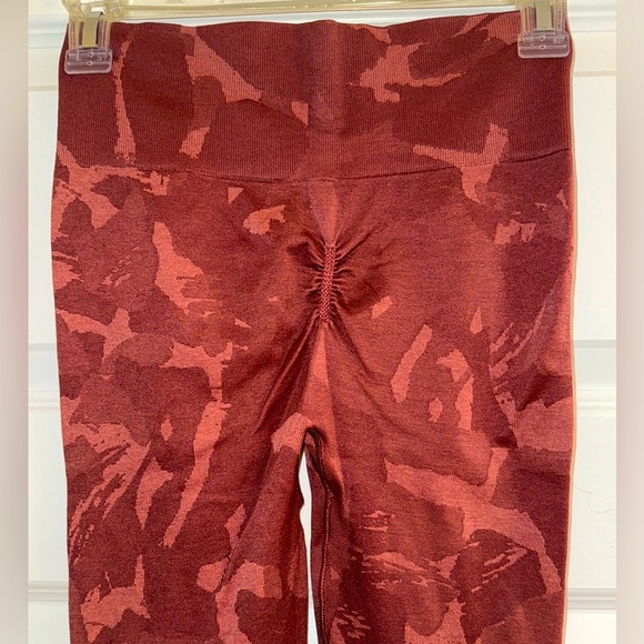 Gymshark Adapt Camo cherry brown scrunched butt leggings size Small - Picture 4 of 8